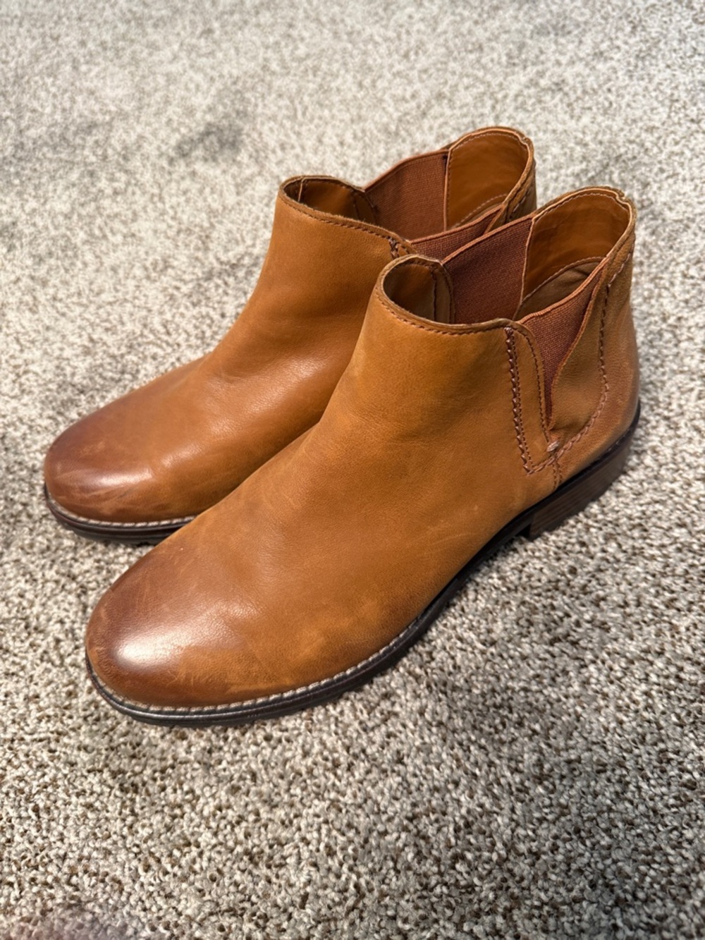 Clarks women’s Tan Leather Chelsea Boots